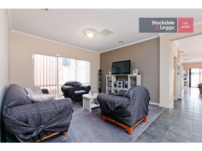6 Pinehurst Rise, Craigieburn VIC 3064