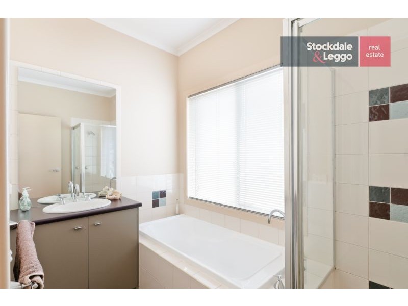 6 Pinehurst Rise, Craigieburn VIC 3064