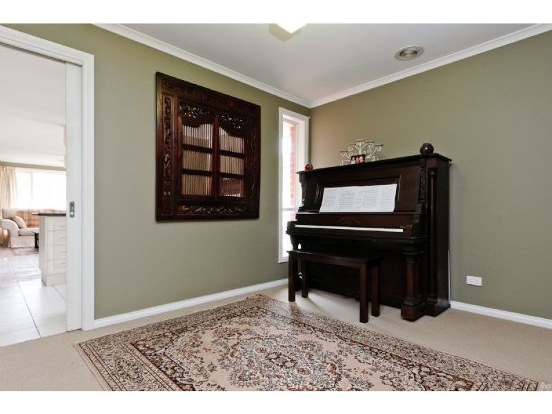 7 Tigris Court, Roxburgh Park VIC 3064