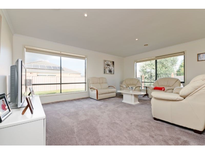 2 Parramatta Walk, Craigieburn VIC 3064