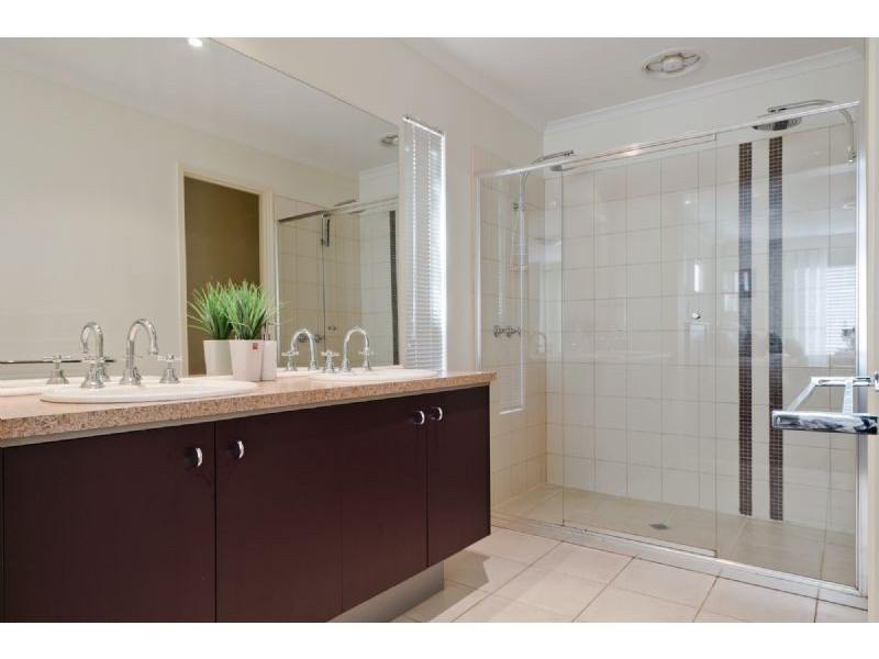 2 Parramatta Walk, Craigieburn VIC 3064