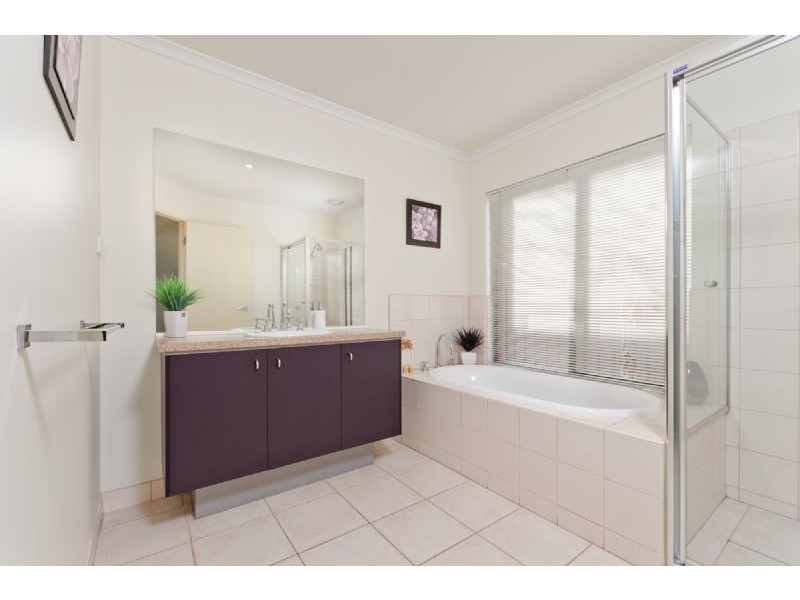 2 Parramatta Walk, Craigieburn VIC 3064