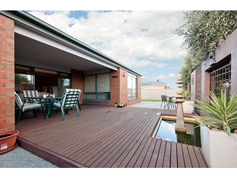 2 Parramatta Walk, Craigieburn VIC 3064