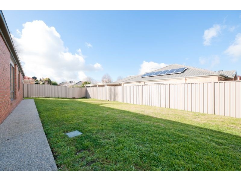 2 Parramatta Walk, Craigieburn VIC 3064