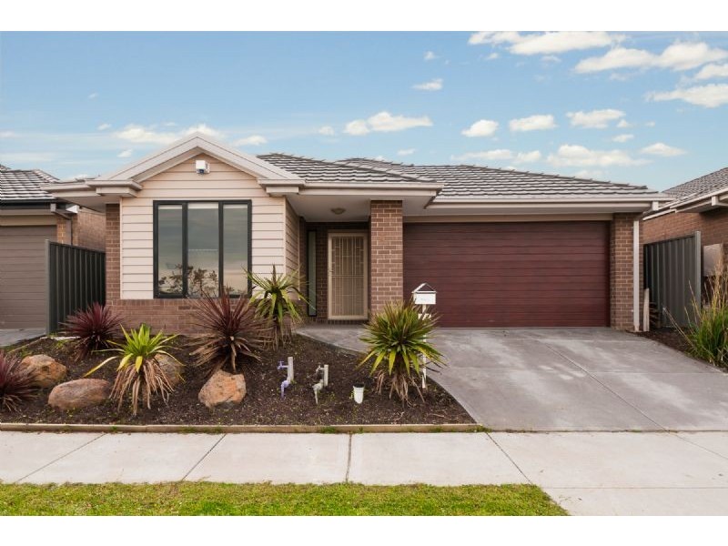 16 Cradle Mountain Drive, Craigieburn VIC 3064