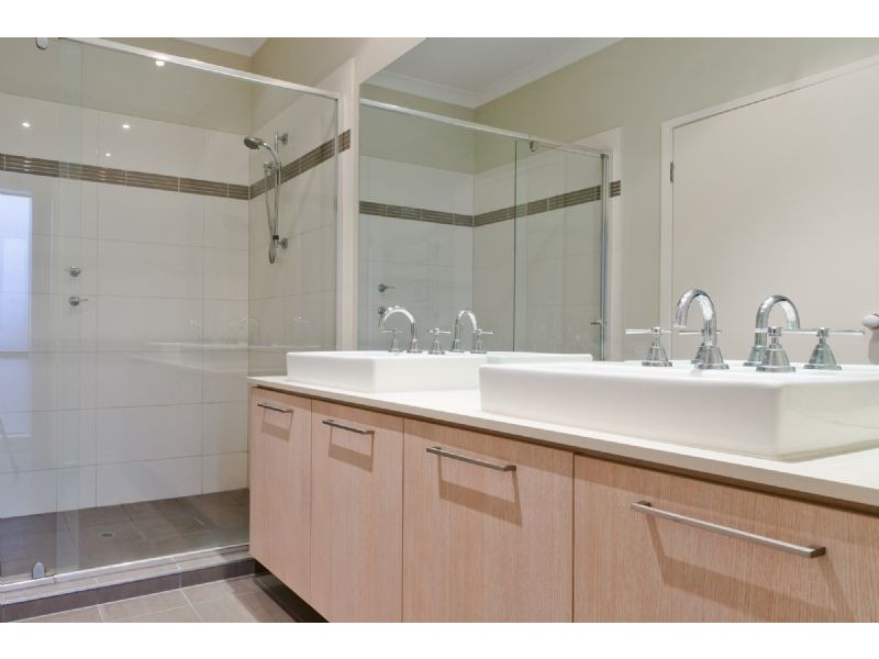16 Cradle Mountain Drive, Craigieburn VIC 3064