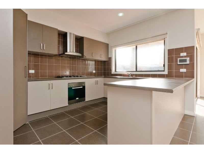 10 Eastleigh Street, Craigieburn VIC 3064