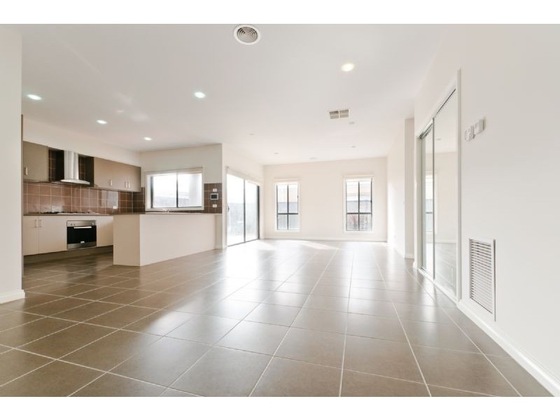 10 Eastleigh Street, Craigieburn VIC 3064