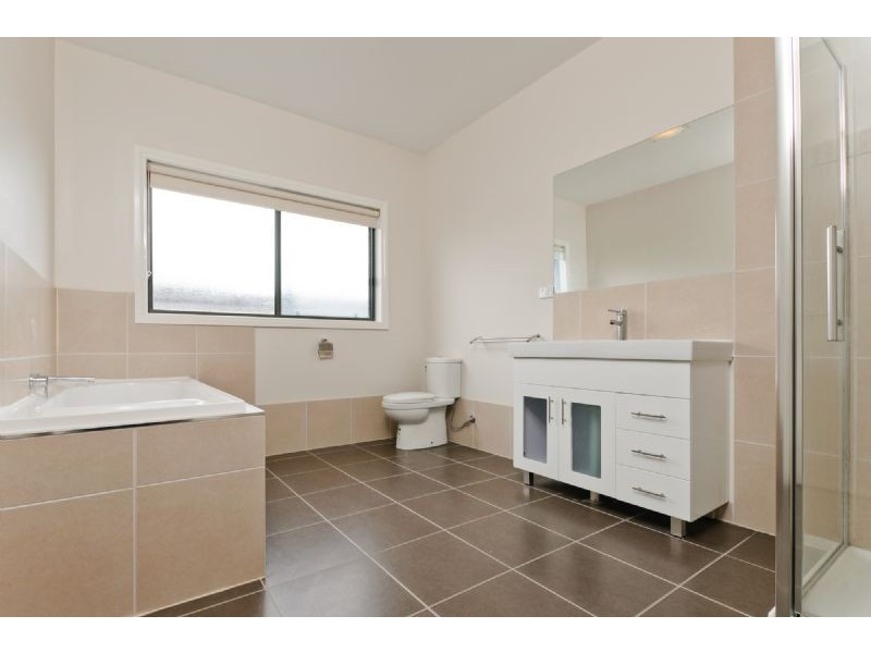 10 Eastleigh Street, Craigieburn VIC 3064