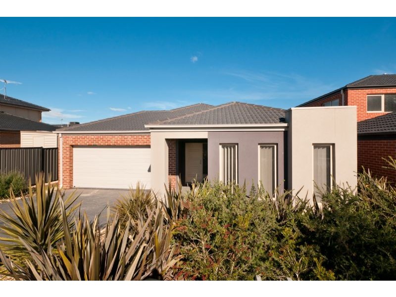 27 Kensley Circuit, Craigieburn VIC 3064