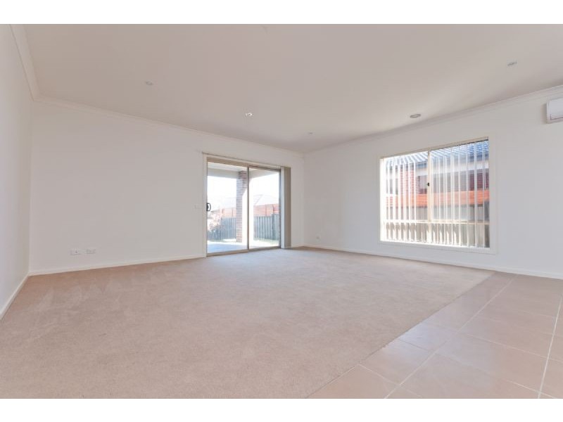 27 Kensley Circuit, Craigieburn VIC 3064