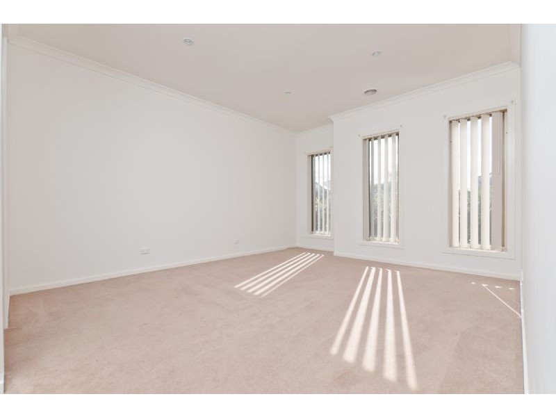 27 Kensley Circuit, Craigieburn VIC 3064