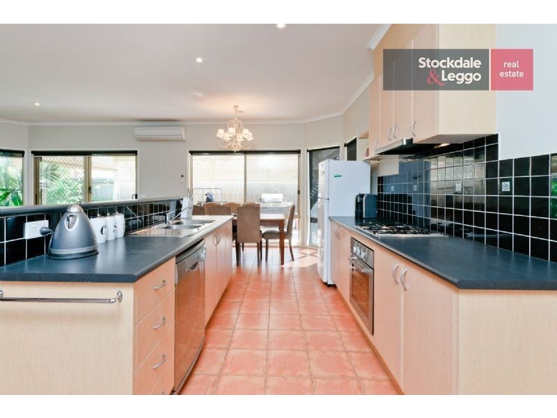 3 Amur Avenue, Roxburgh Park VIC 3064