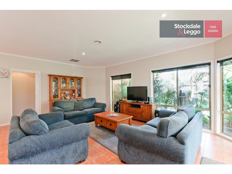 3 Amur Avenue, Roxburgh Park VIC 3064