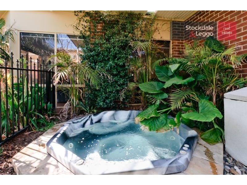 3 Amur Avenue, Roxburgh Park VIC 3064