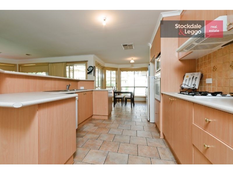 34 Stoneleigh Place, Craigieburn VIC 3064