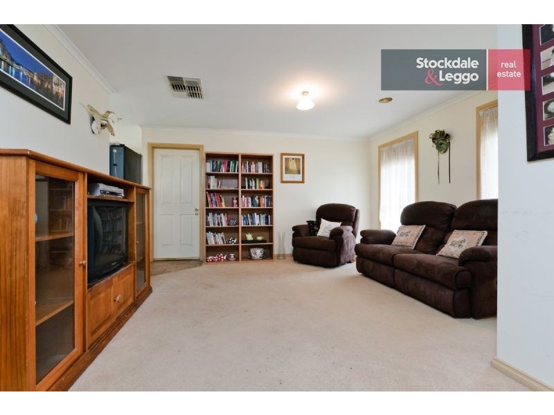 34 Stoneleigh Place, Craigieburn VIC 3064