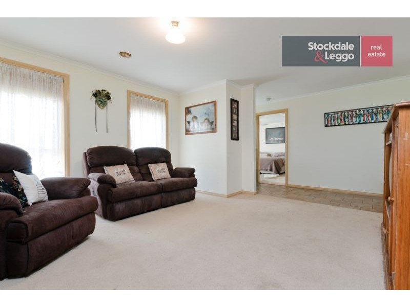 34 Stoneleigh Place, Craigieburn VIC 3064