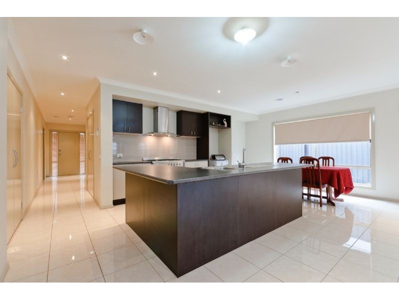 8 Fairhaven Boulevard, Craigieburn VIC 3064