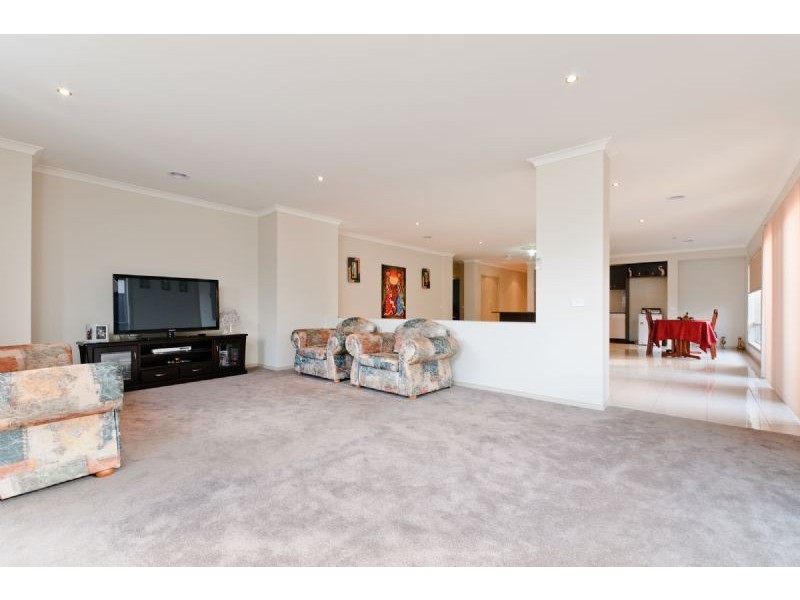8 Fairhaven Boulevard, Craigieburn VIC 3064