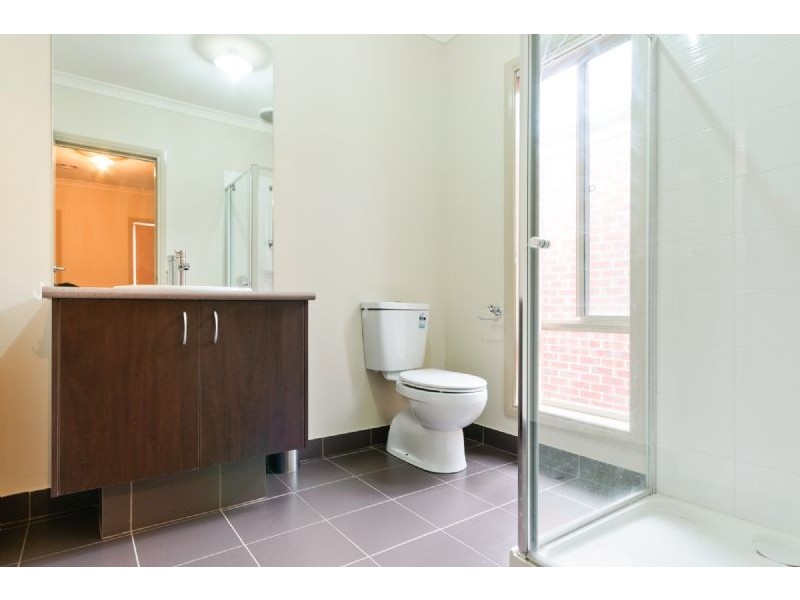 8 Fairhaven Boulevard, Craigieburn VIC 3064