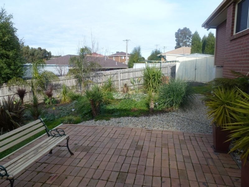 8 Falmer Place, Craigieburn VIC 3064