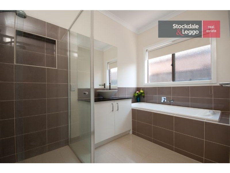 5 Dempster Drive, Craigieburn VIC 3064