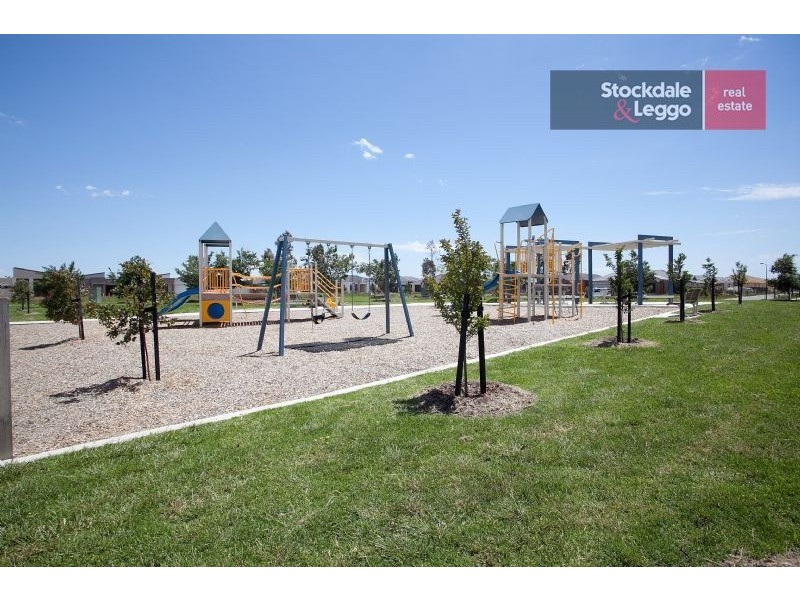 5 Dempster Drive, Craigieburn VIC 3064