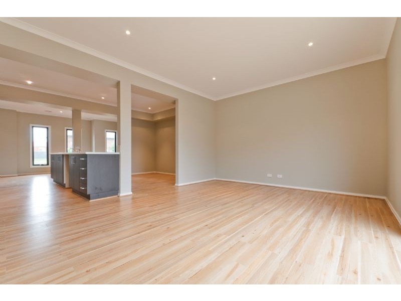 4/1 Clarendon Ave, Craigieburn VIC 3064