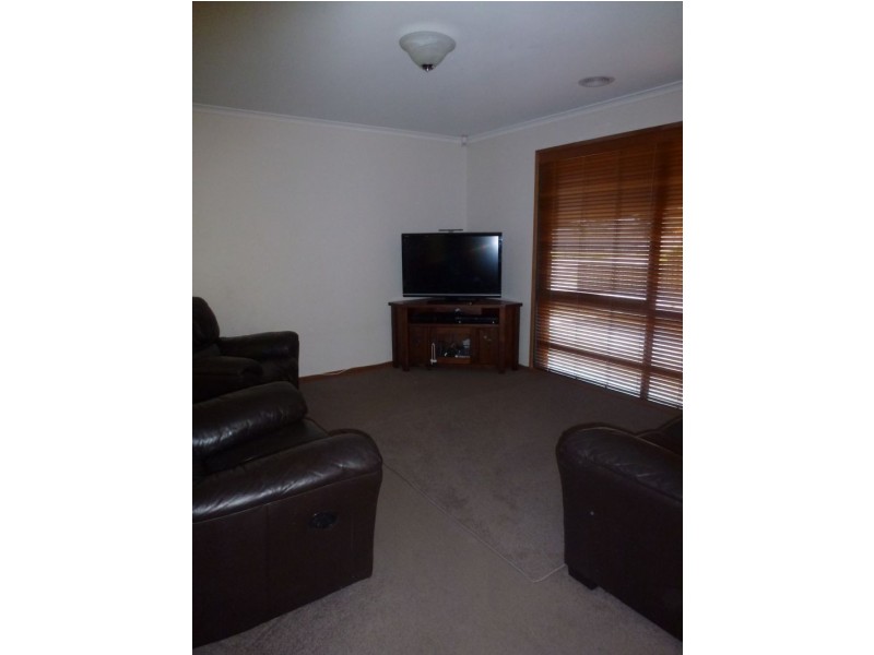 24 Cowes Street, Craigieburn VIC 3064