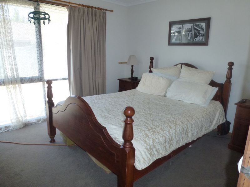 24 Cowes Street, Craigieburn VIC 3064