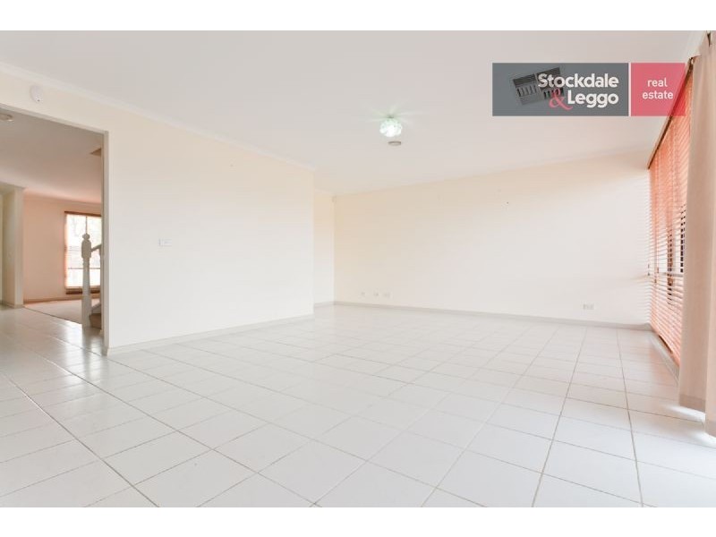 24 Waterbury Turn, Craigieburn VIC 3064