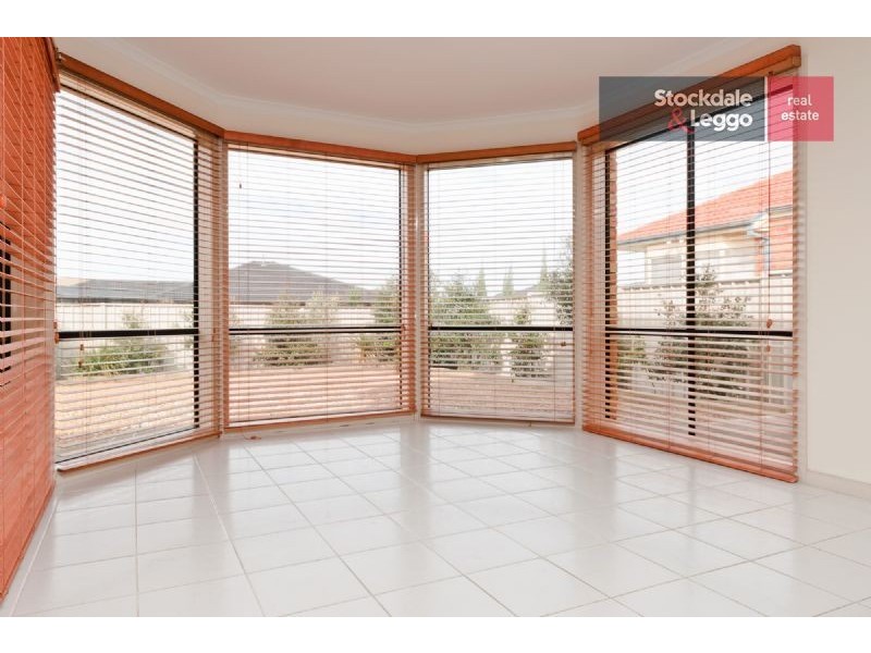 24 Waterbury Turn, Craigieburn VIC 3064