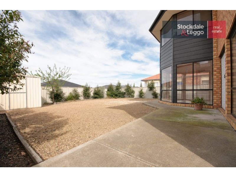 24 Waterbury Turn, Craigieburn VIC 3064