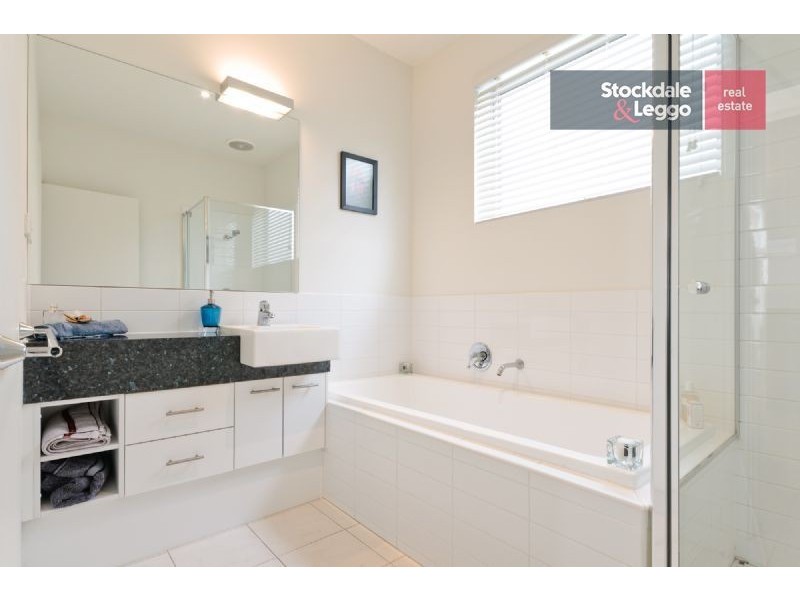 1 Tiree Lane, Craigieburn VIC 3064