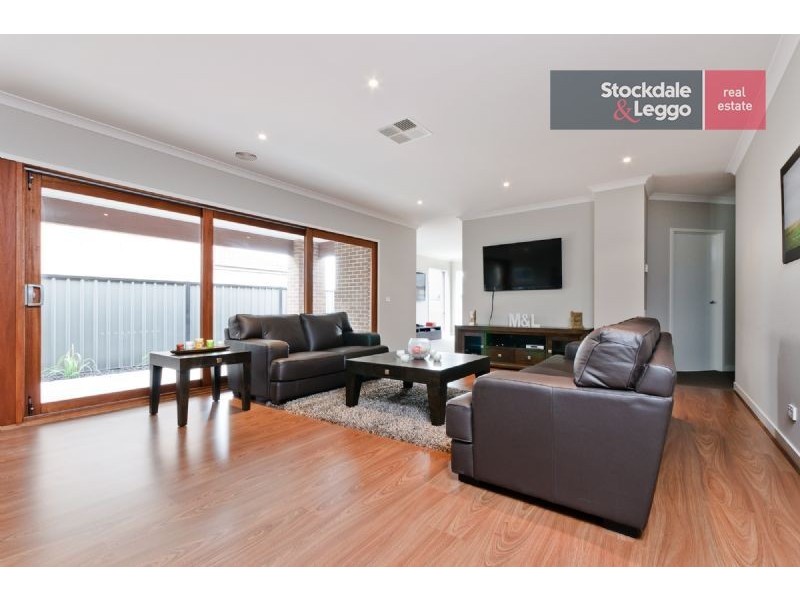 8 Bottlebrush Road, Craigieburn VIC 3064