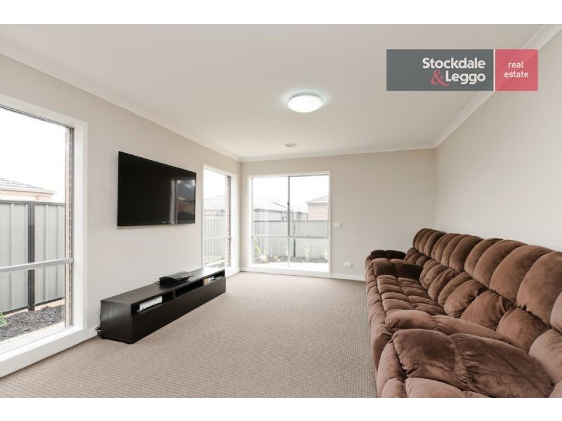 8 Bottlebrush Road, Craigieburn VIC 3064