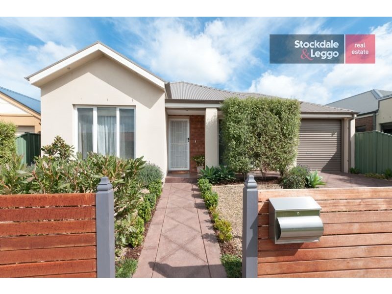 27 Swinburne Close, Craigieburn VIC 3064