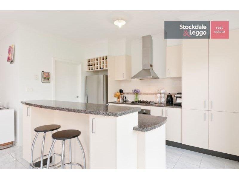 27 Swinburne Close, Craigieburn VIC 3064