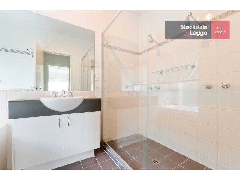 27 Swinburne Close, Craigieburn VIC 3064