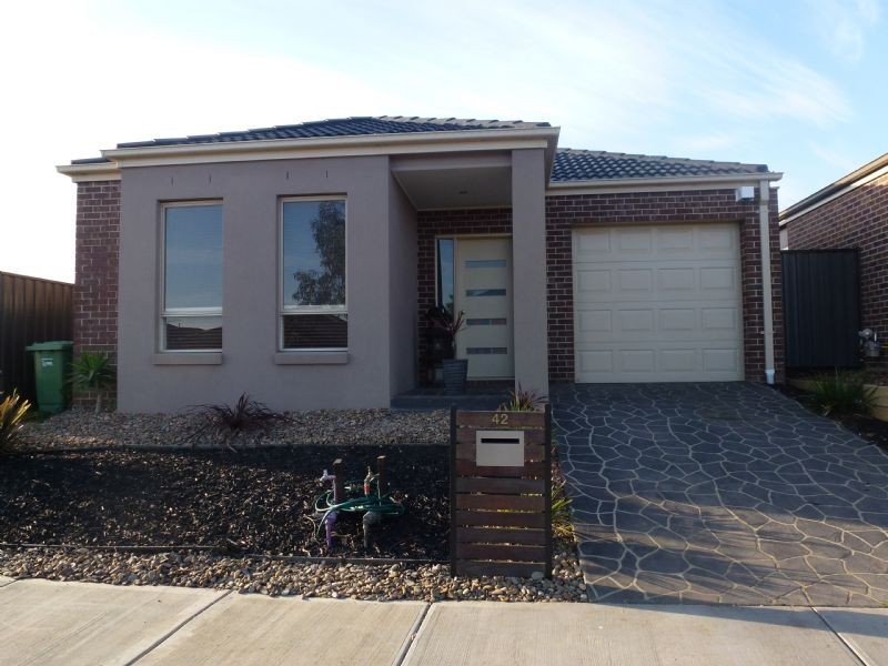 42 Kensley Circuit, Craigieburn VIC 3064