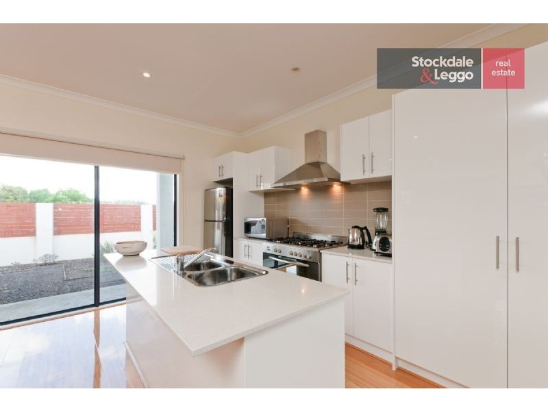 18 Grosvenor Square, Craigieburn VIC 3064