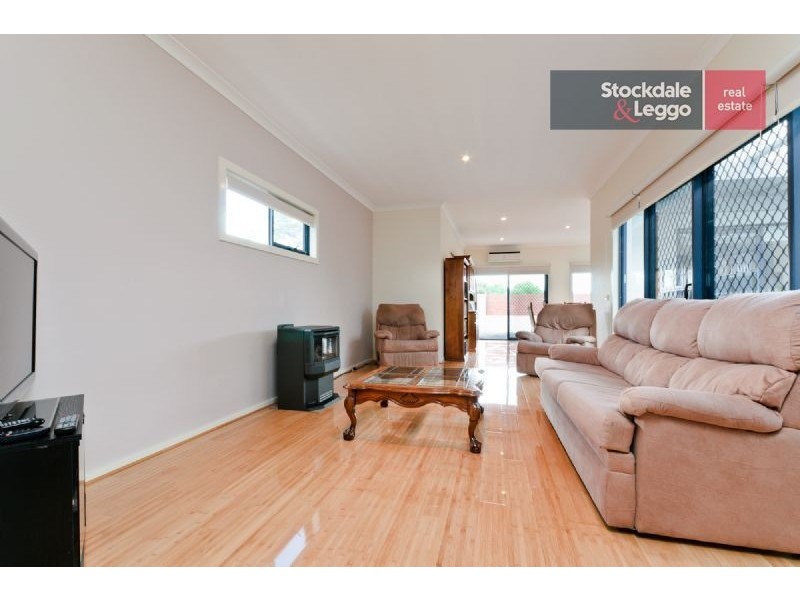 18 Grosvenor Square, Craigieburn VIC 3064