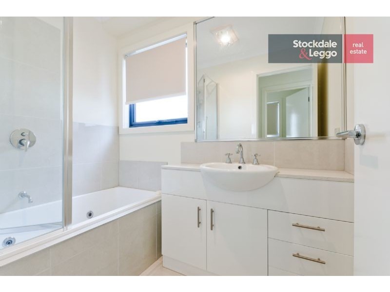 18 Grosvenor Square, Craigieburn VIC 3064