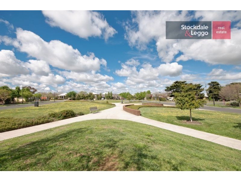 18 Grosvenor Square, Craigieburn VIC 3064