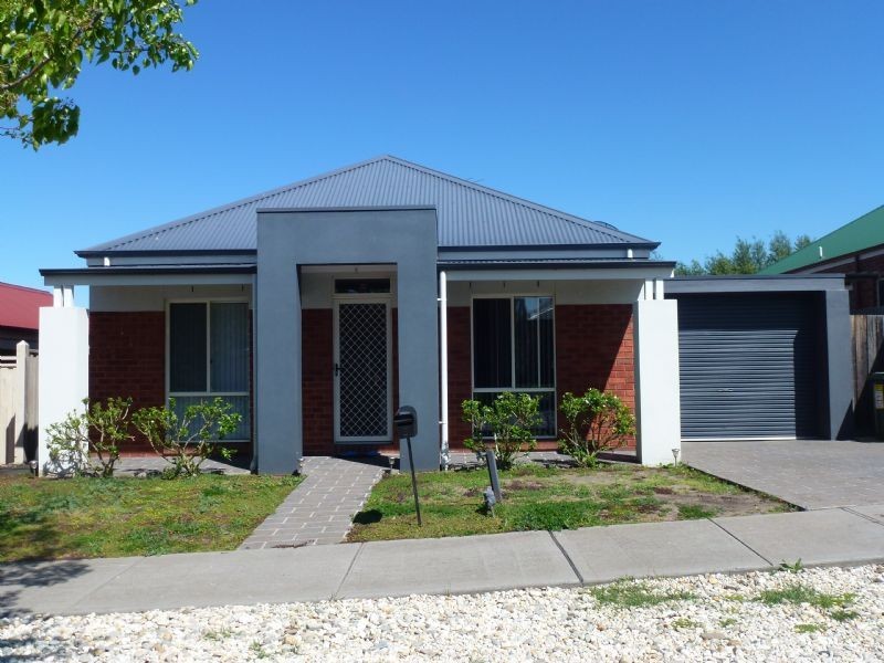 8 Reay Drive, Craigieburn VIC 3064