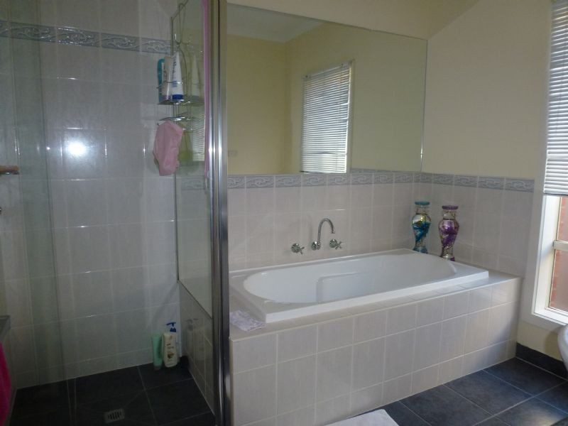 8 Reay Drive, Craigieburn VIC 3064