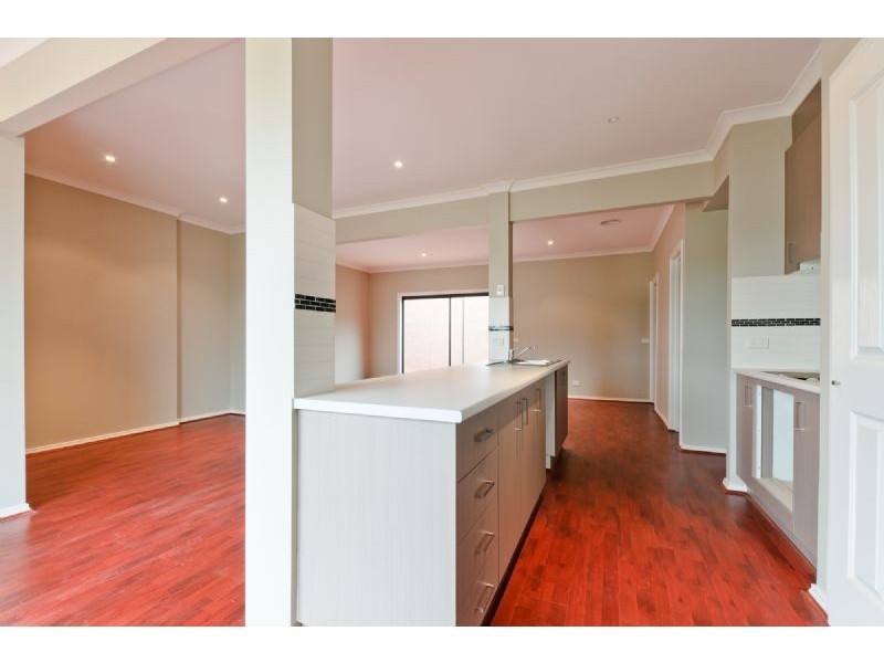 2/1 Clarendon Avenue, Craigieburn VIC 3064