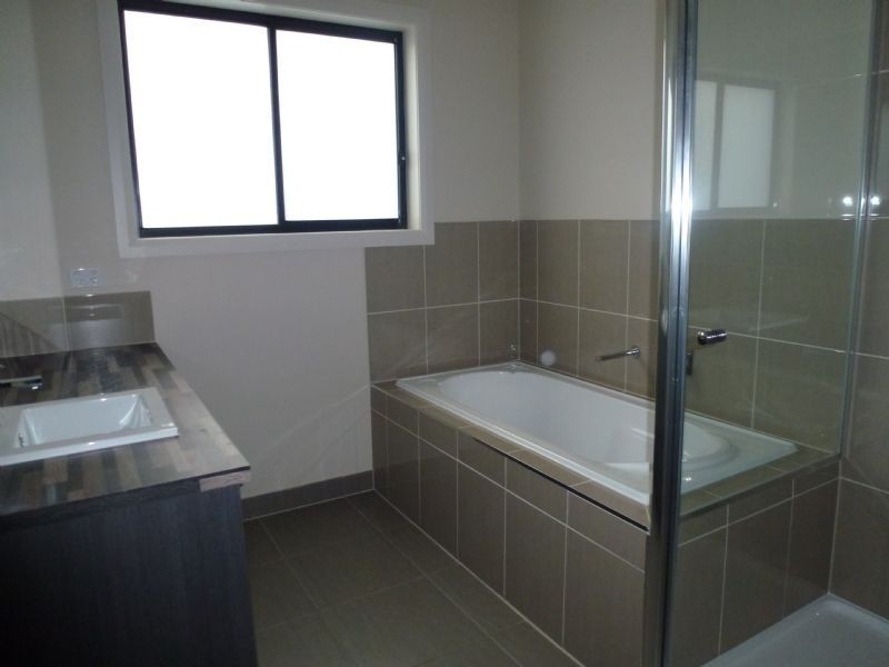 4 Clapham Way, Craigieburn VIC 3064