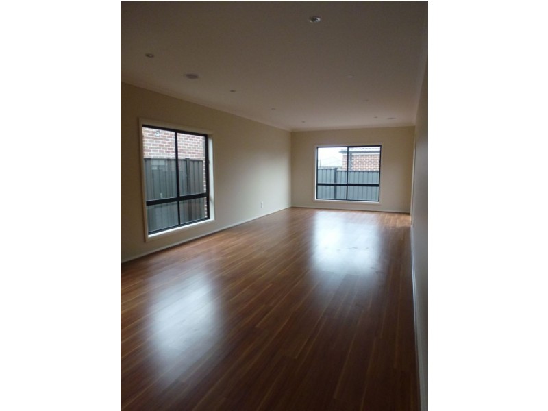 4 Clapham Way, Craigieburn VIC 3064